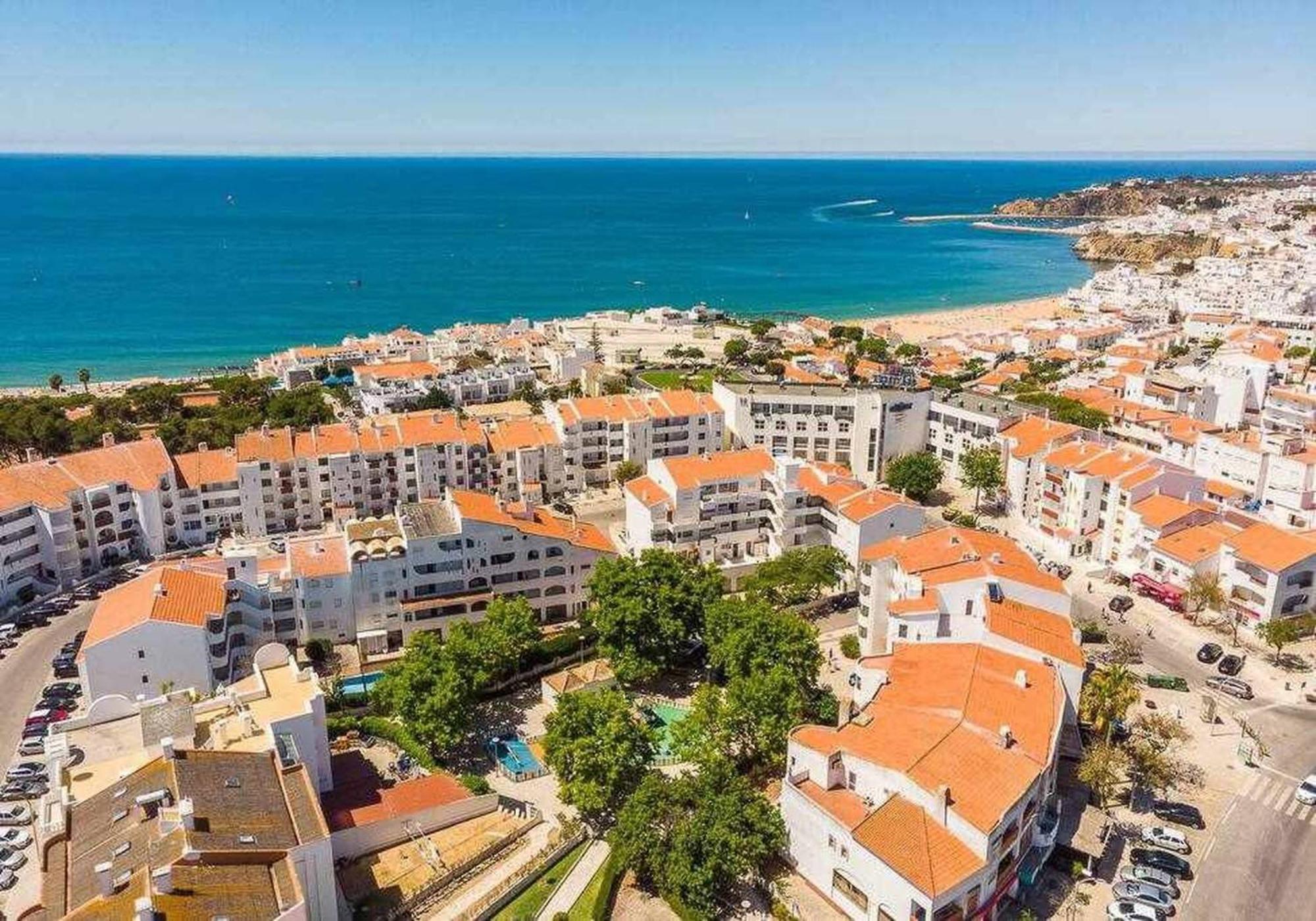 Central Town 2-Bedroom Apartment Albufeira Exteriör bild
