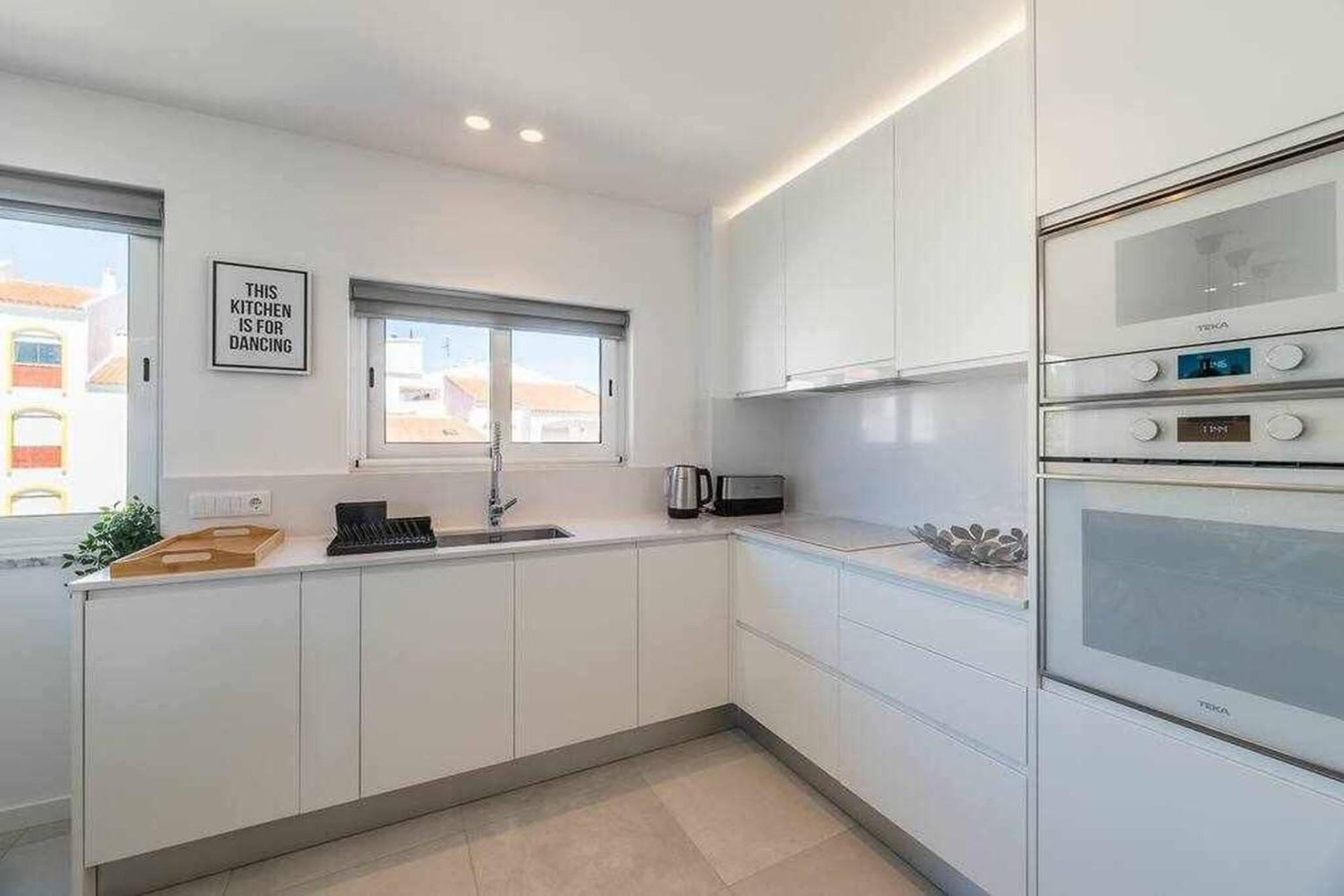 Central Town 2-Bedroom Apartment Albufeira Exteriör bild